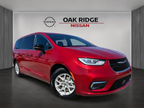 Red 2025 Chrysler Pacifica Select for sale in Oak Ridge, TN
