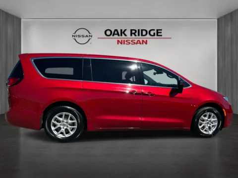 Photos of 2025 Chrysler Pacifica Select for sale in Oak Ridge, TN at Oak Ridge Nissan