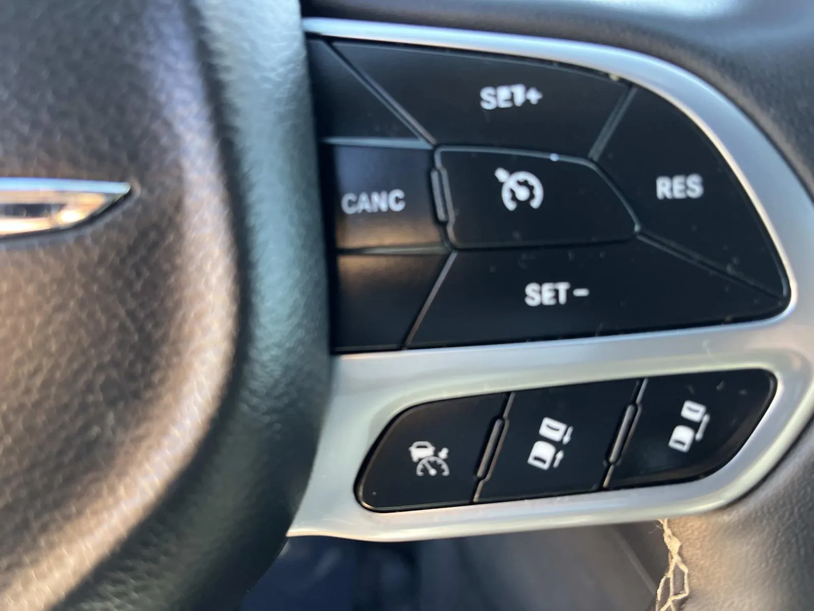 2025 Chrysler Pacifica Select - Photo 30