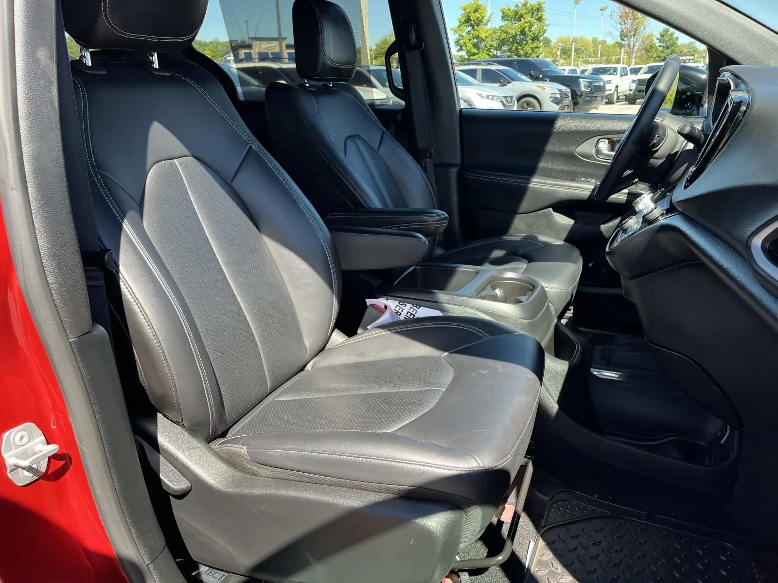 2025 Chrysler Pacifica Select - Photo 24