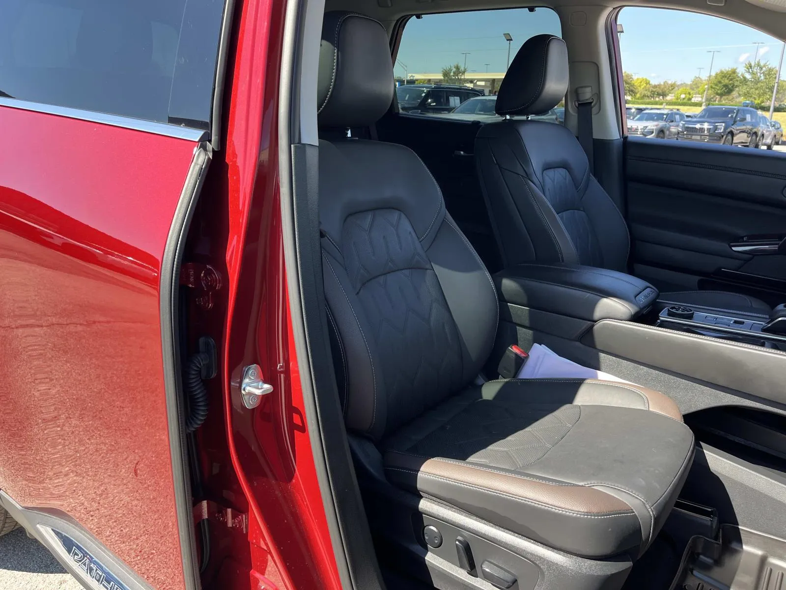 2026 Nissan Pathfinder Platinum - Photo 27