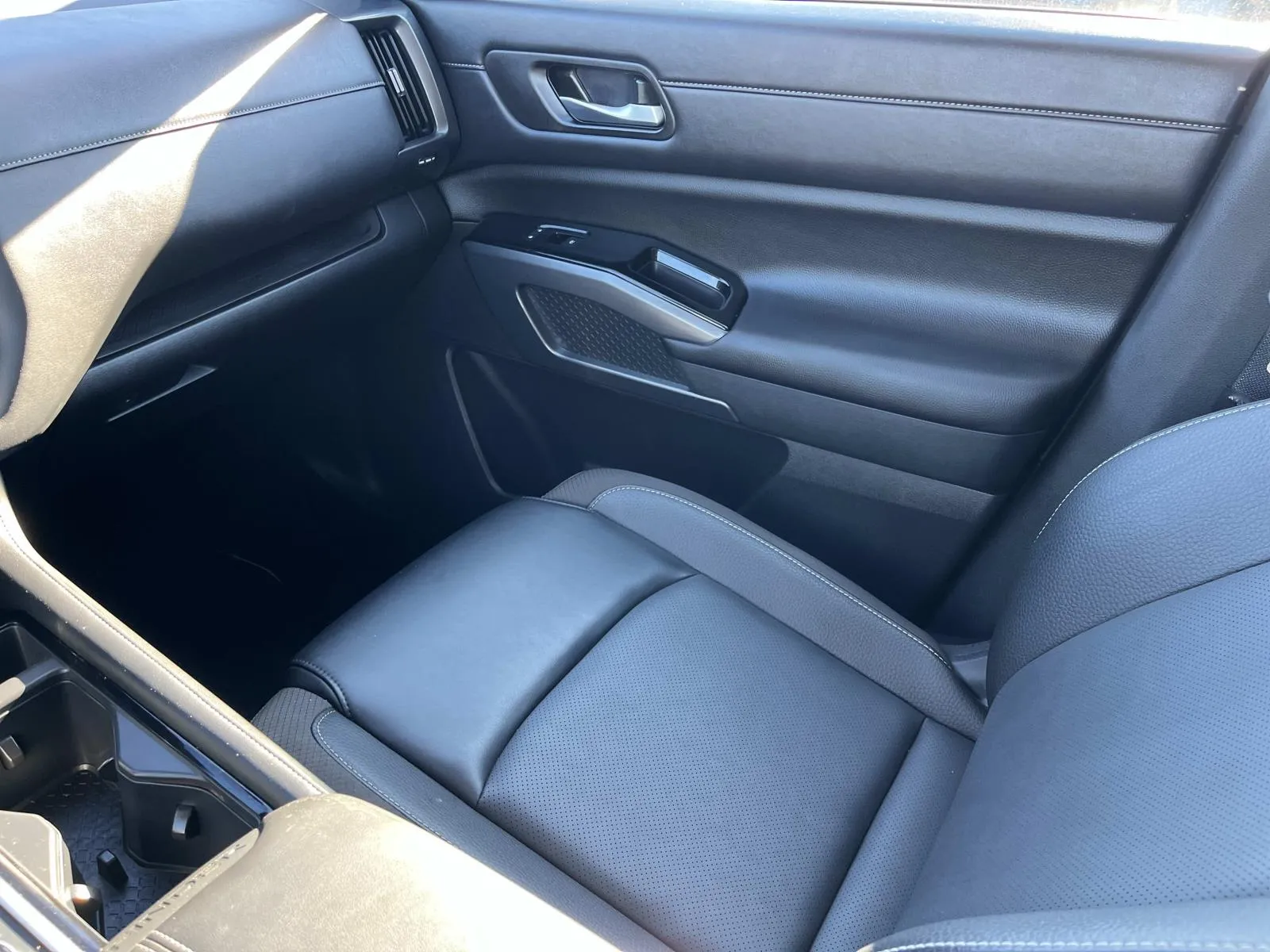 2026 Nissan Pathfinder SL - Photo 13