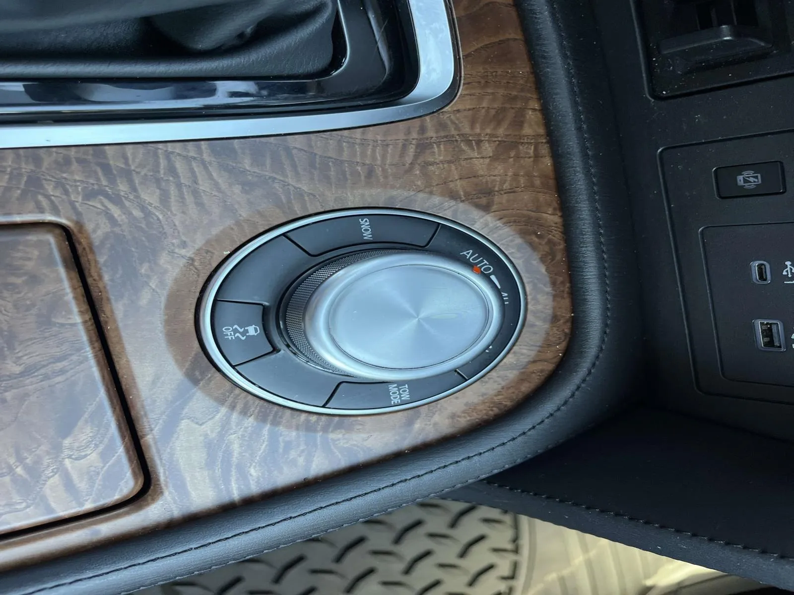 2024 Nissan Armada SL - Photo 37