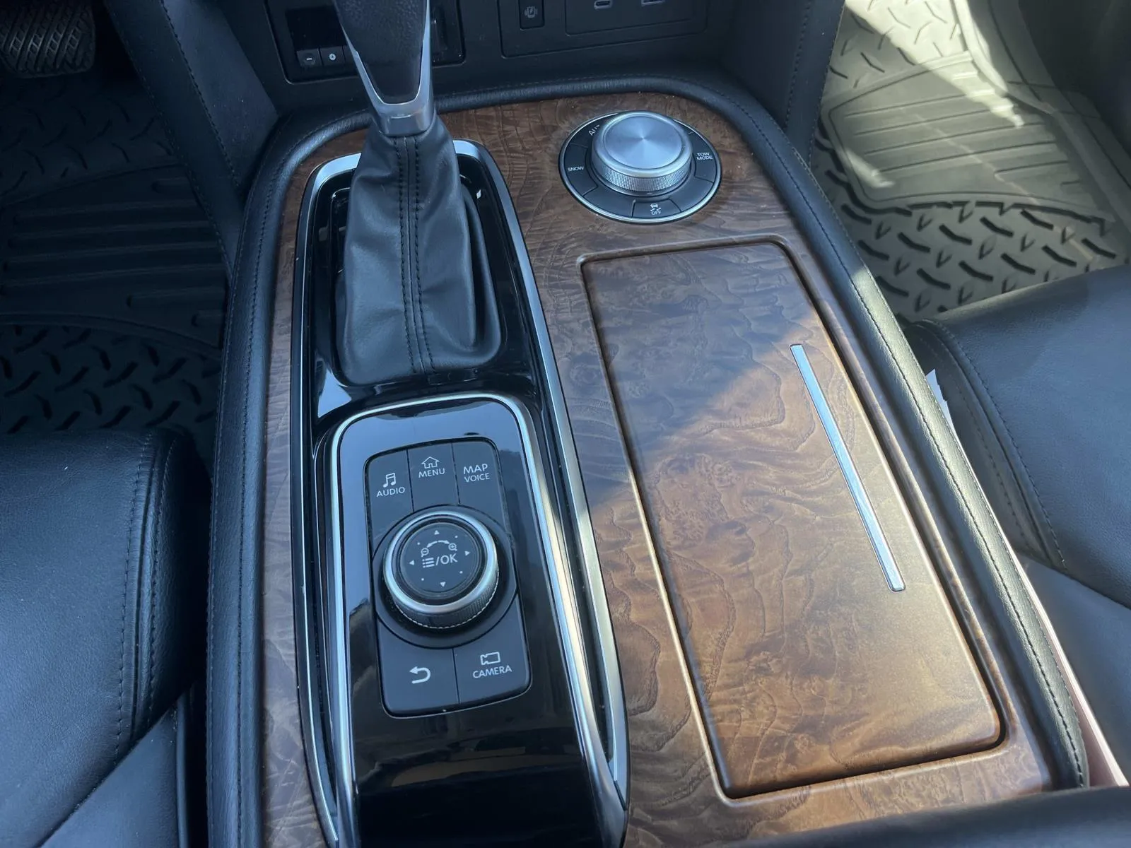 2024 Nissan Armada SL - Photo 18
