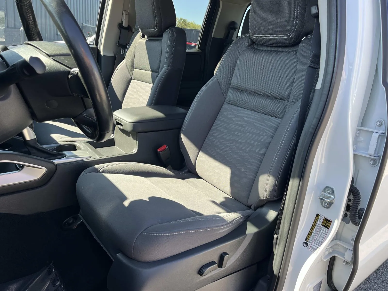 2024 Nissan Frontier SV - Photo 28