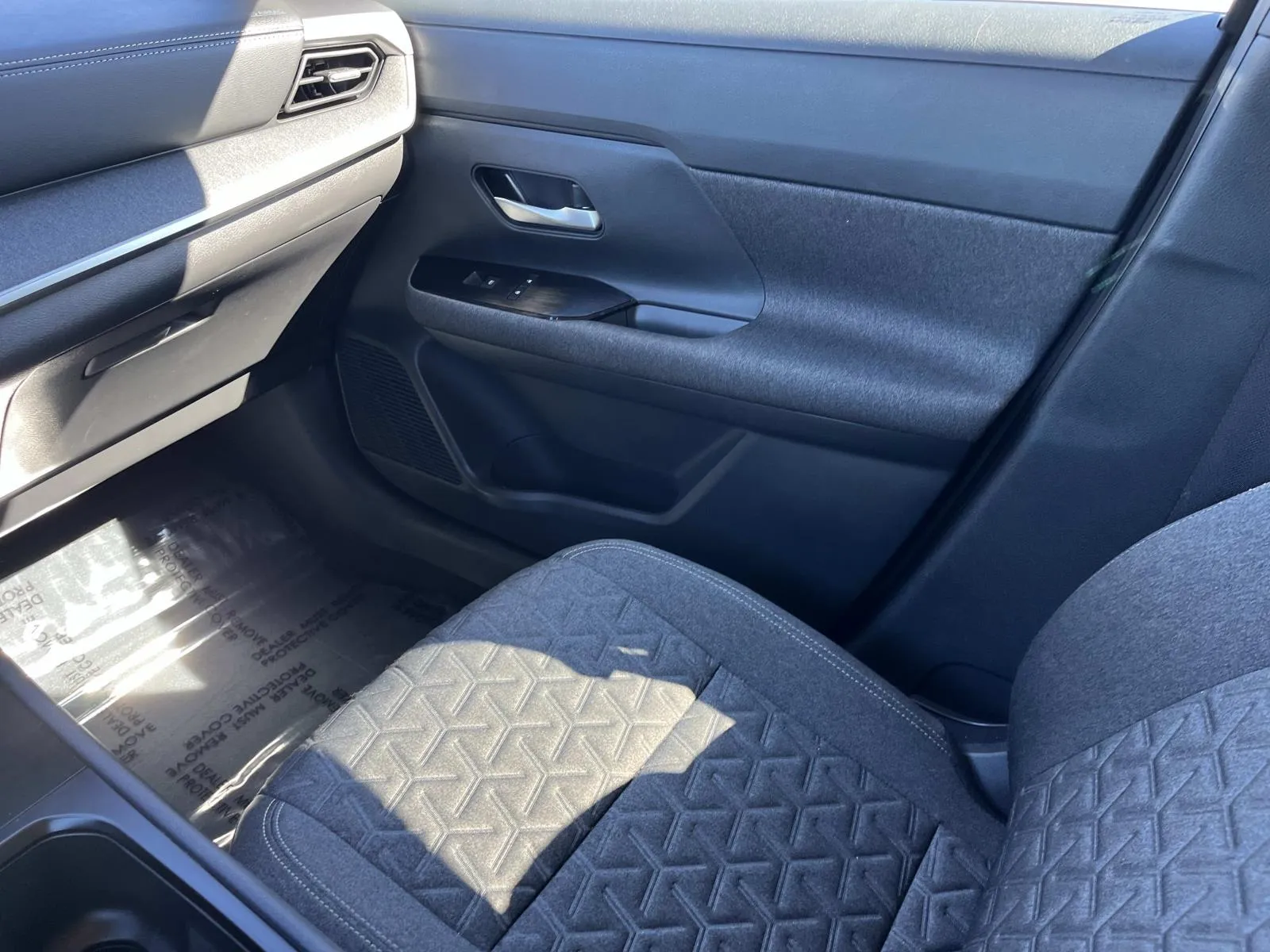 2025 Nissan Kicks SV - Photo 13