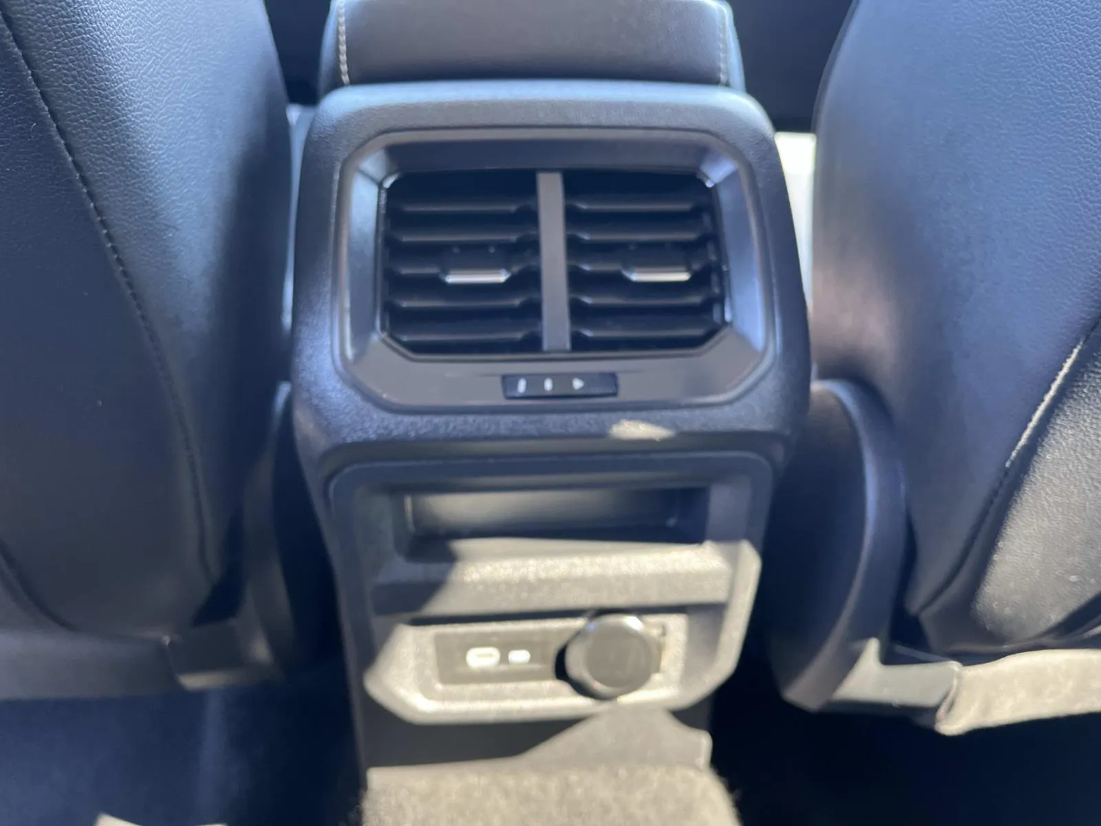 2024 Volkswagen Tiguan SE - Photo 17