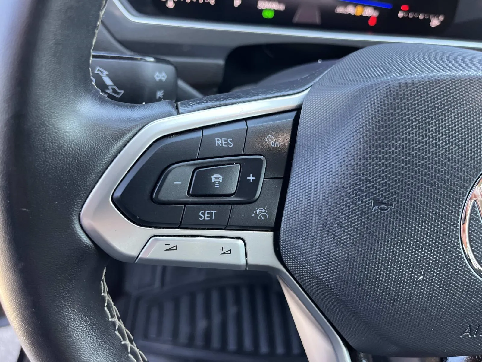 2024 Volkswagen Tiguan SE - Photo 30