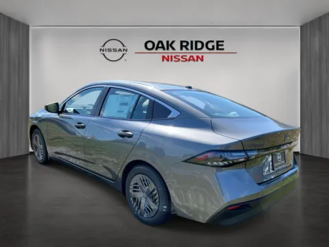 More photos of 2027 Nissan Sentra S at Oak Ridge Nissan, TN