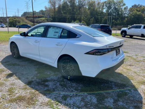 More photos of 2027 Nissan Sentra SV at Oak Ridge Nissan, TN
