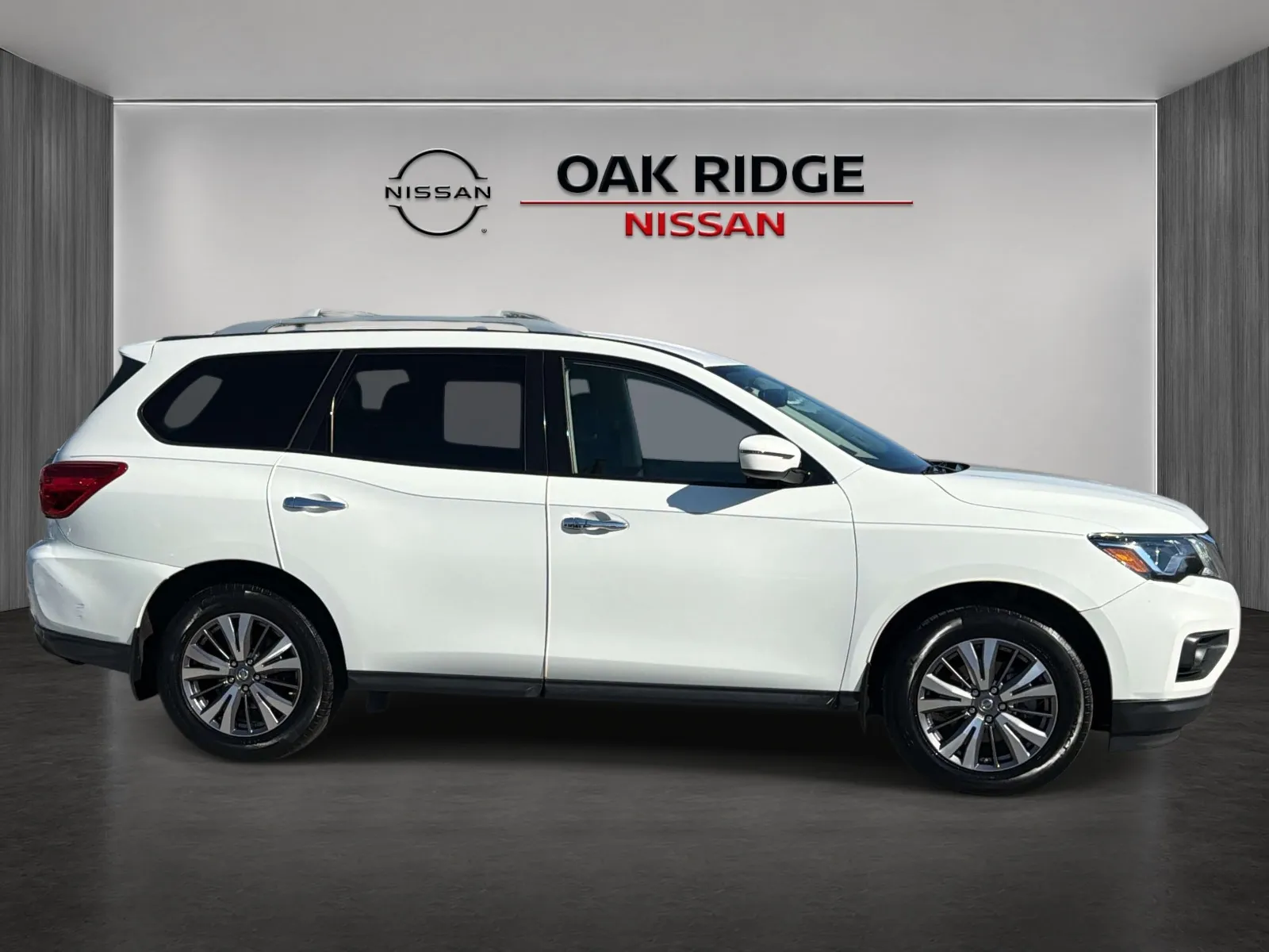 Used 2019 Nissan Pathfinder SV with VIN 5N1DR2MN6KC584300 for sale in Oak Ridge, TN