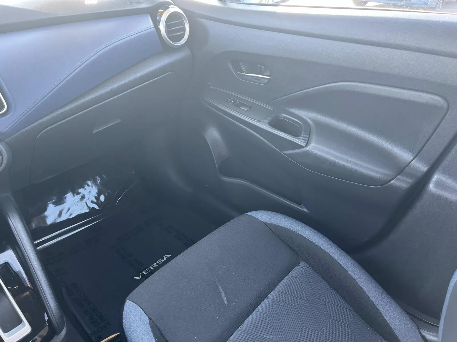 2023 Nissan Versa Sedan SV - Photo 13