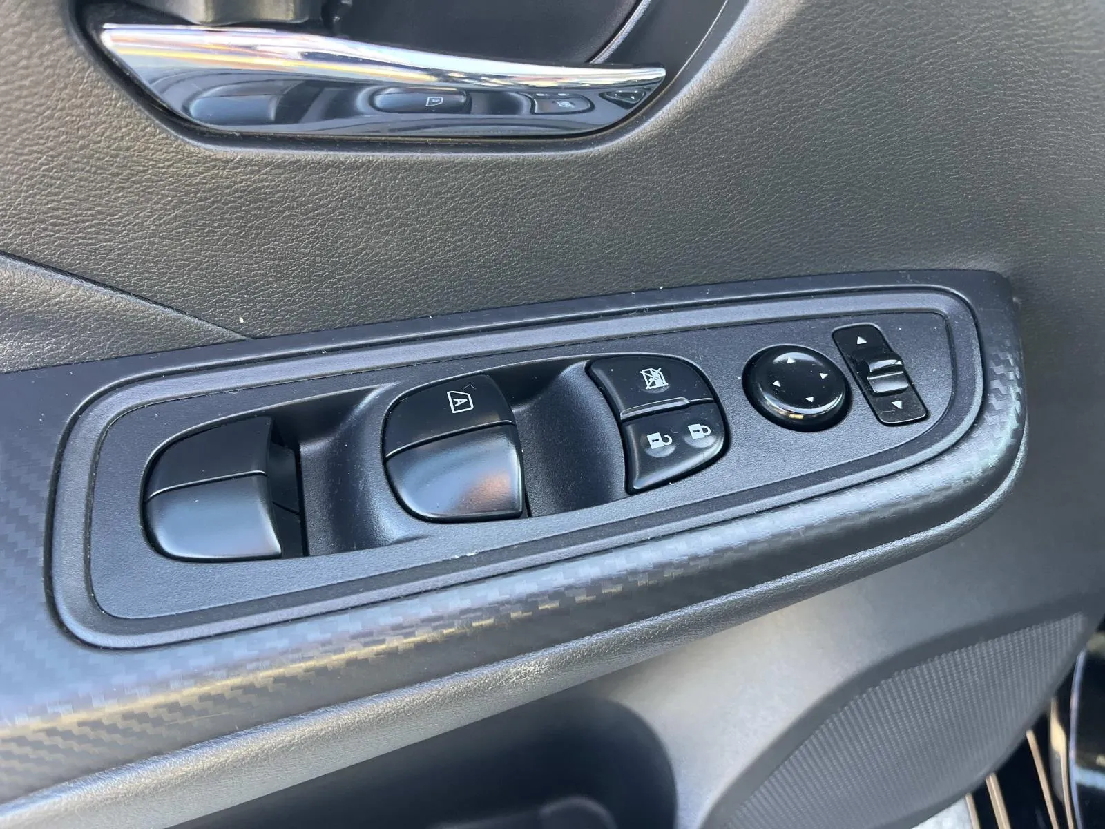 2023 Nissan Versa Sedan SV - Photo 25