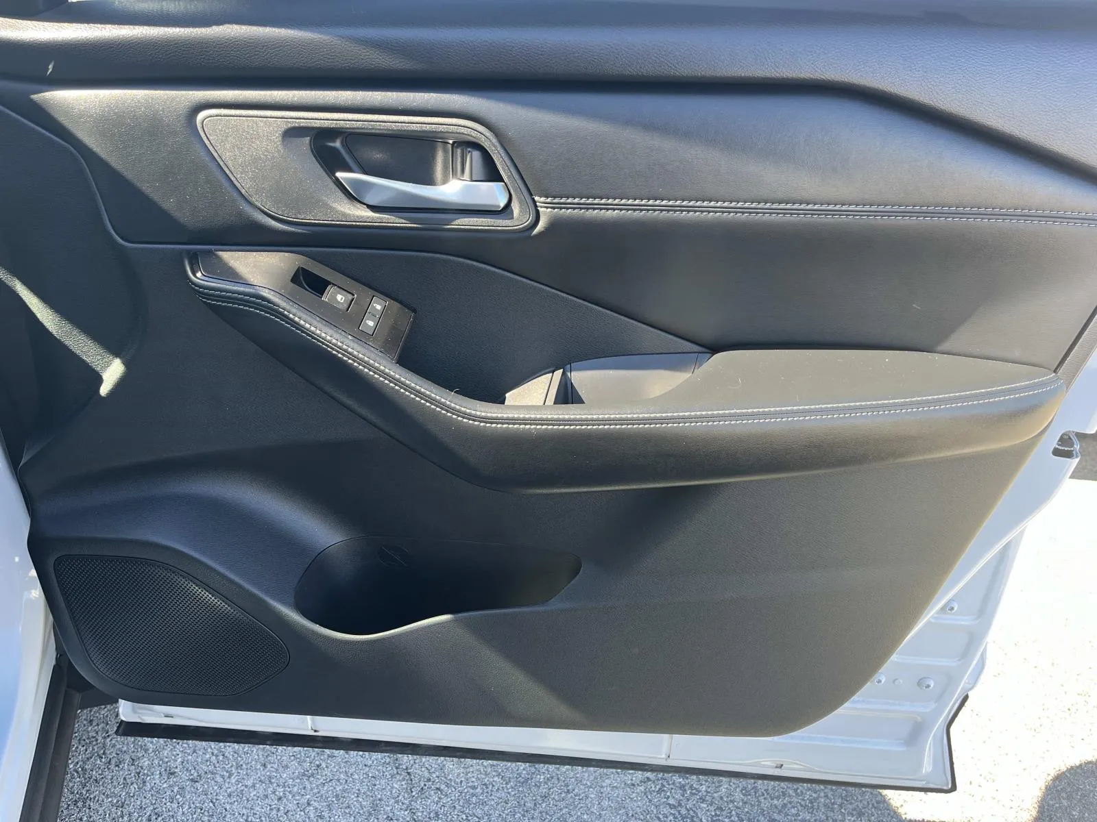 2025 Nissan Rogue SV - Photo 25