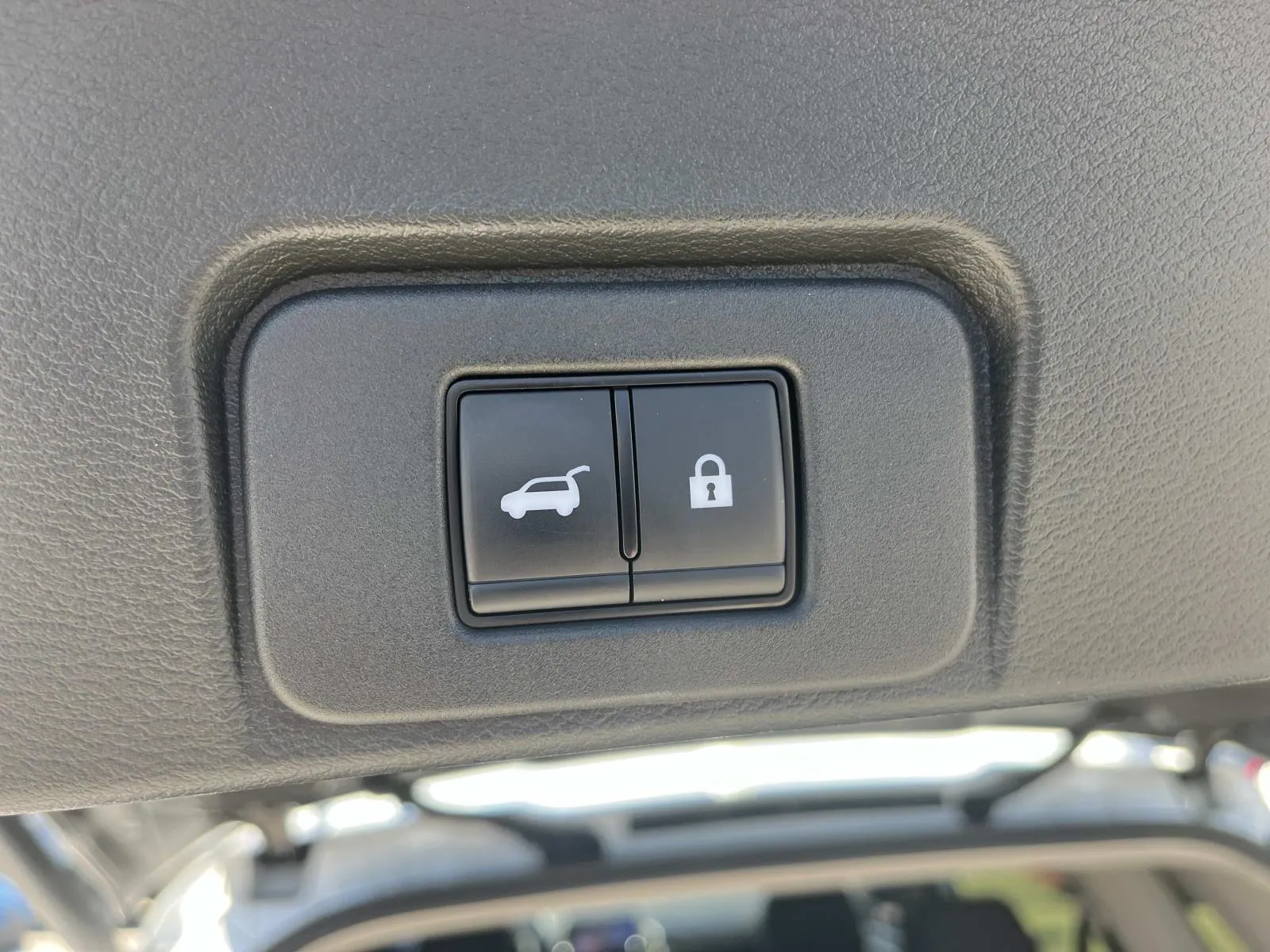2025 Nissan Rogue SV - Photo 23