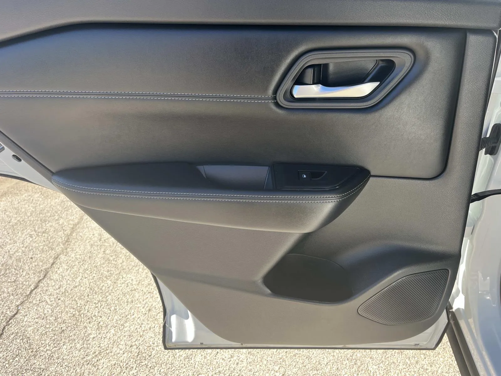 2025 Nissan Rogue SV - Photo 20