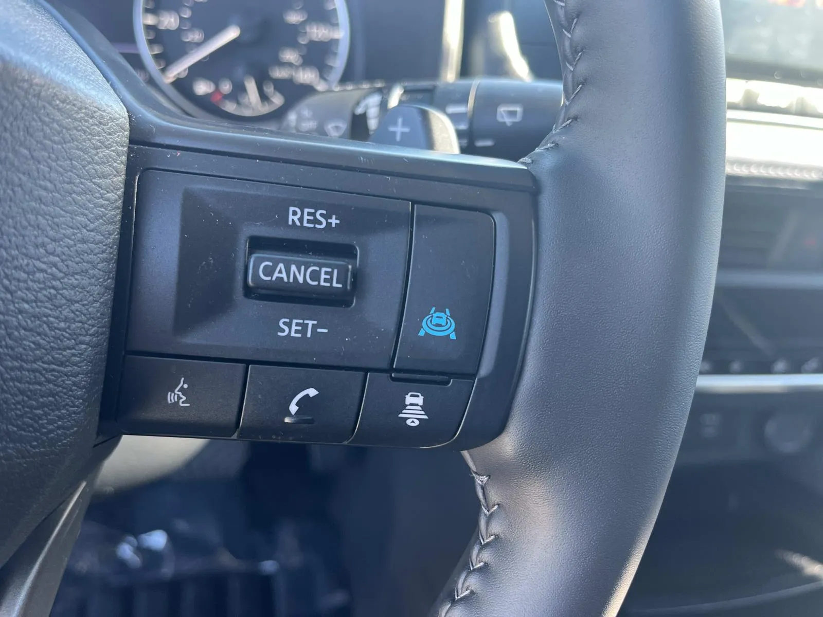 2025 Nissan Rogue SV - Photo 32