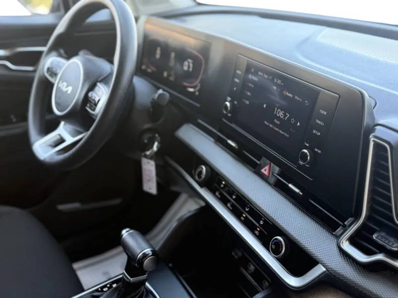 2023 Kia Sportage LX - Photo 10