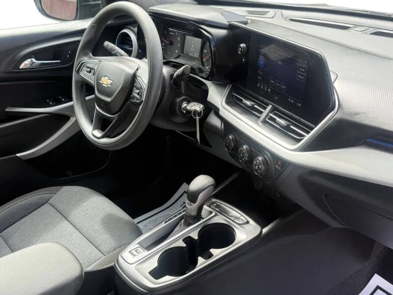 2024 Chevrolet Trax LS - Photo 7