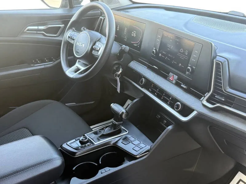 2024 Kia Sportage LX - Photo 8