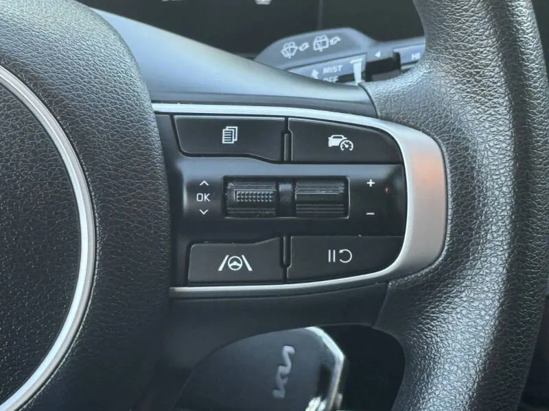 2024 Kia Sportage LX - Photo 18