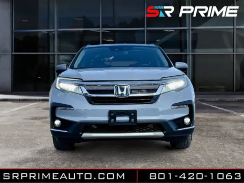 More photos of 2022 Honda Pilot Touring w/Rear Captain's Chairs at SR PRIME AUTO, UT