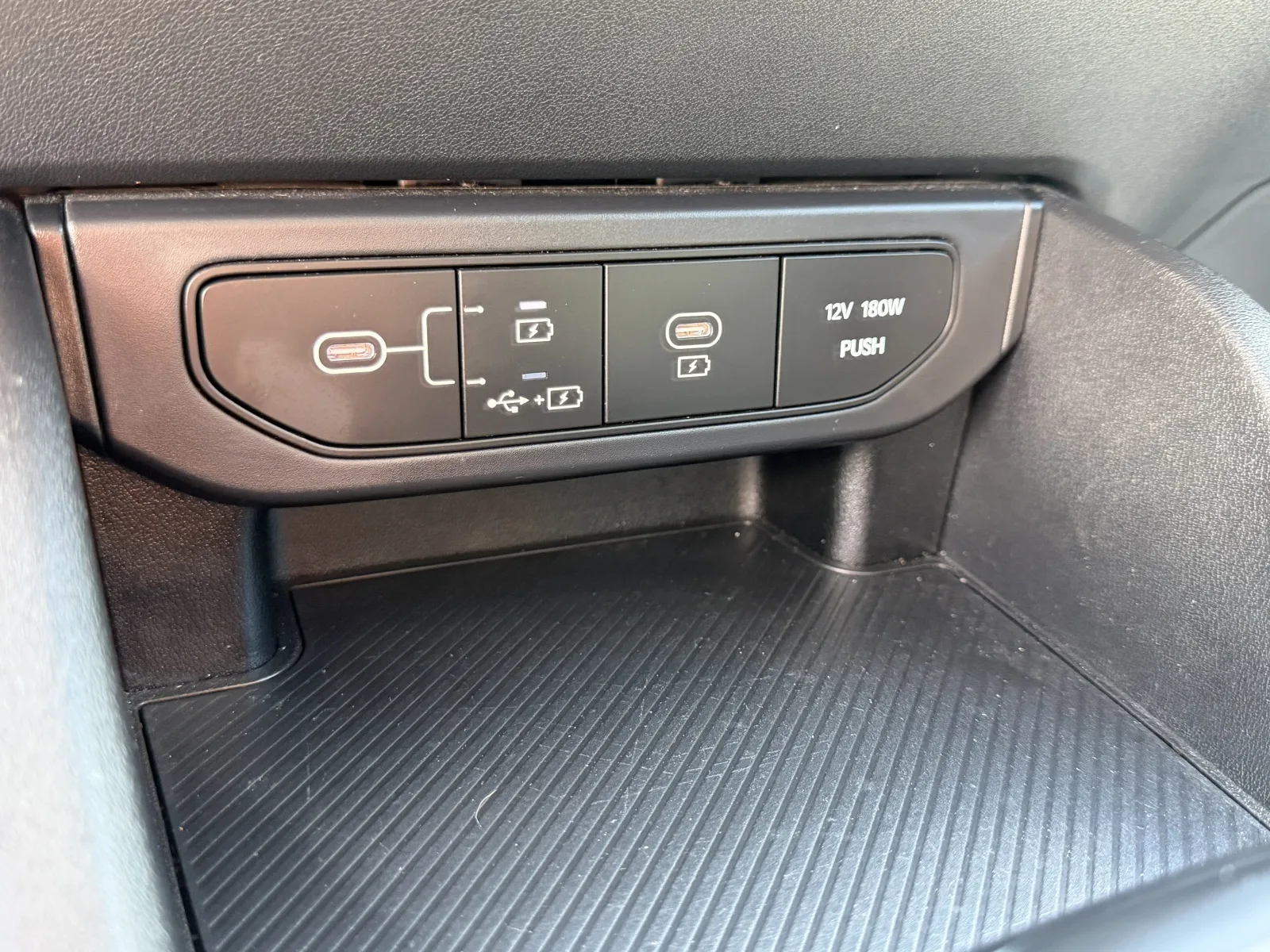 2025 Kia K4 LXS - Photo 26