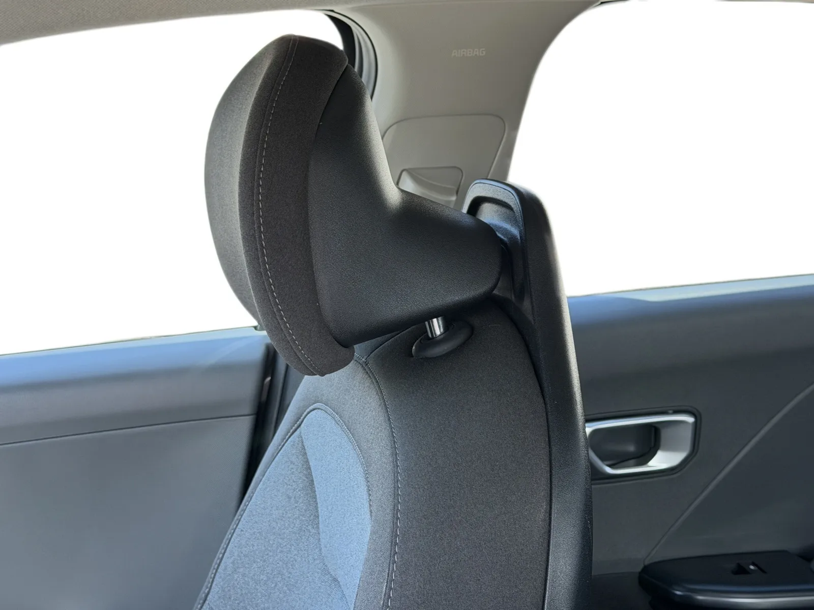2025 Kia K4 LXS - Photo 24