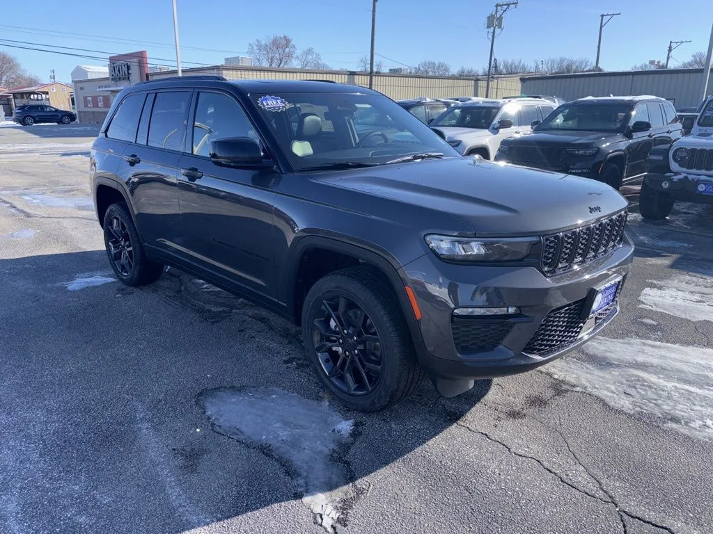 2025 Jeep Grand Cherokee Limited photo 3