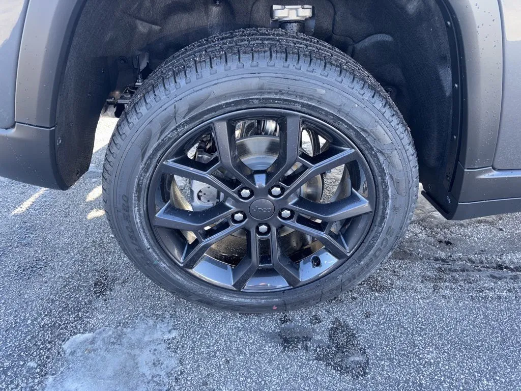 2025 Jeep Grand Cherokee Limited photo 4