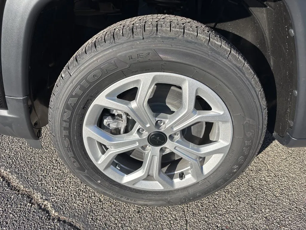 2026 Jeep Compass Latitude photo 4