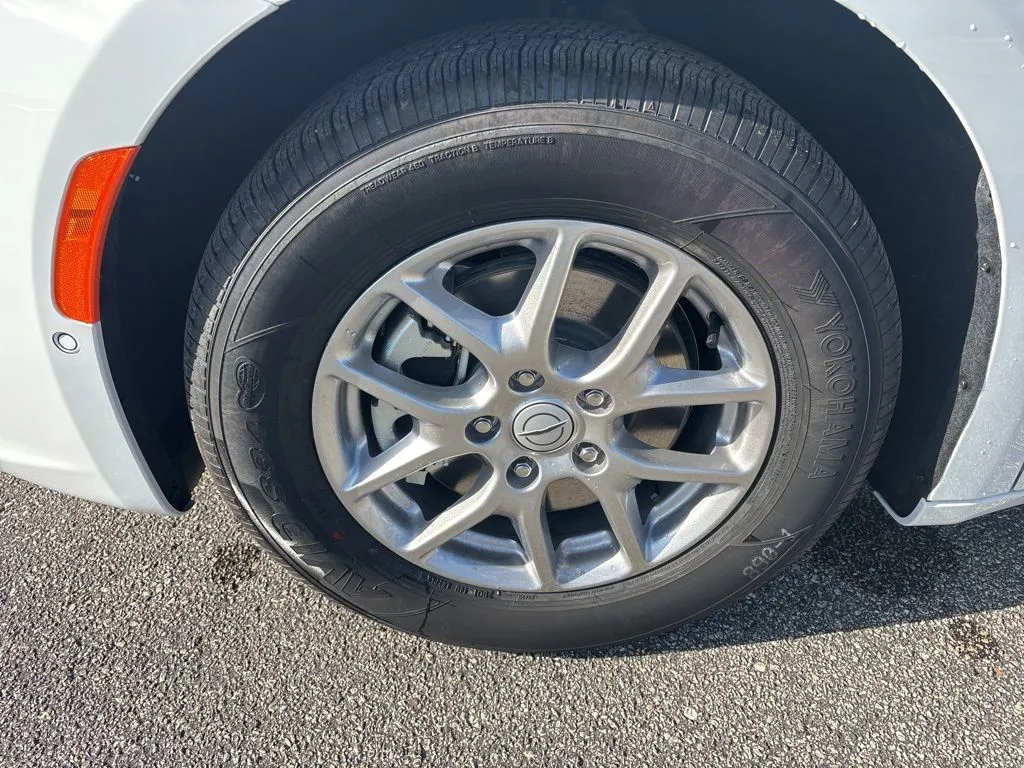 2026 Chrysler Pacifica photo 4