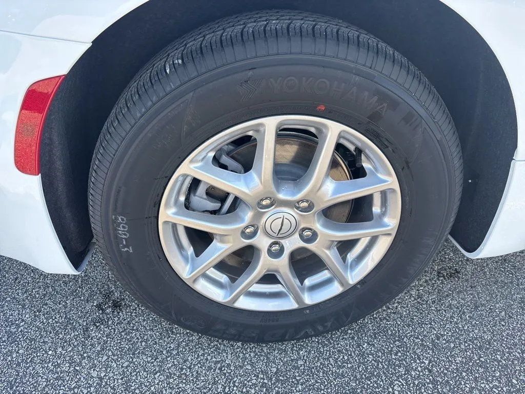 2026 Chrysler Pacifica photo 3