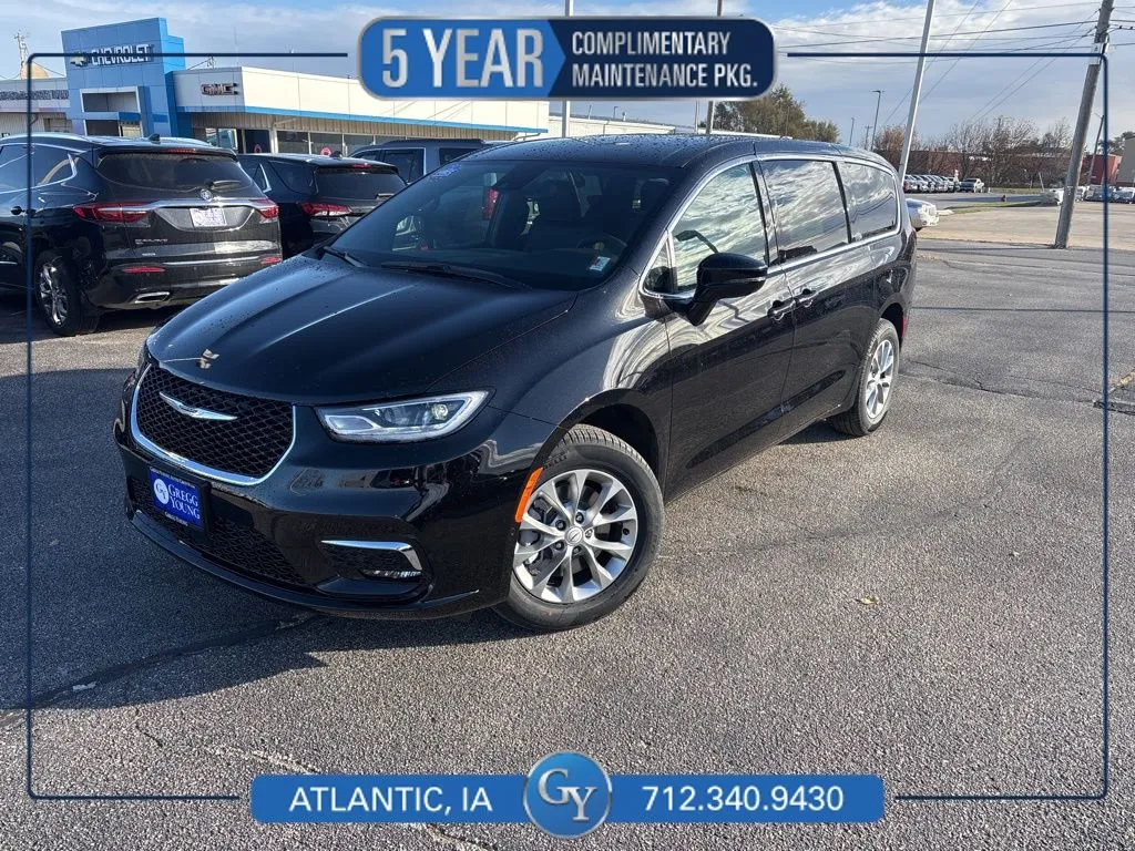 2026 Chrysler Pacifica Select's photo