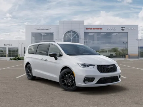 More photos of 2026 Chrysler Pacifica Select at Gregg Young Chrysler Dodge Jeep Ram of Atlantic, IA