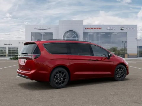 More photos of 2027 Chrysler Pacifica Limited at Gregg Young Chrysler Dodge Jeep Ram of Atlantic, IA