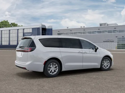 More photos of 2027 Chrysler Pacifica Select at Gregg Young Chrysler Dodge Jeep Ram of Atlantic, IA