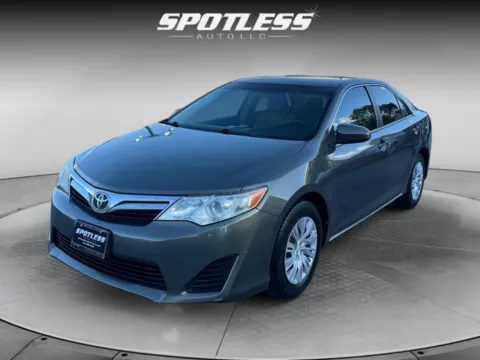 Green 2013 Toyota Camry SE for sale in San Antonio, TX