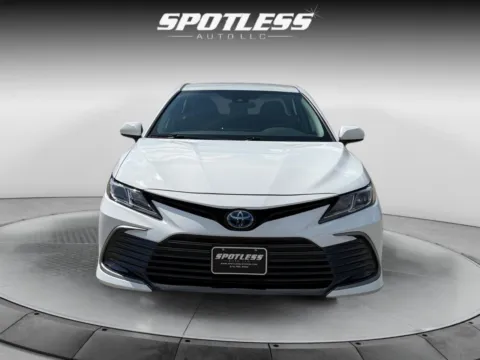More photos of 2021 Toyota Camry Hybrid LE at Spotless Auto San Pedro, TX