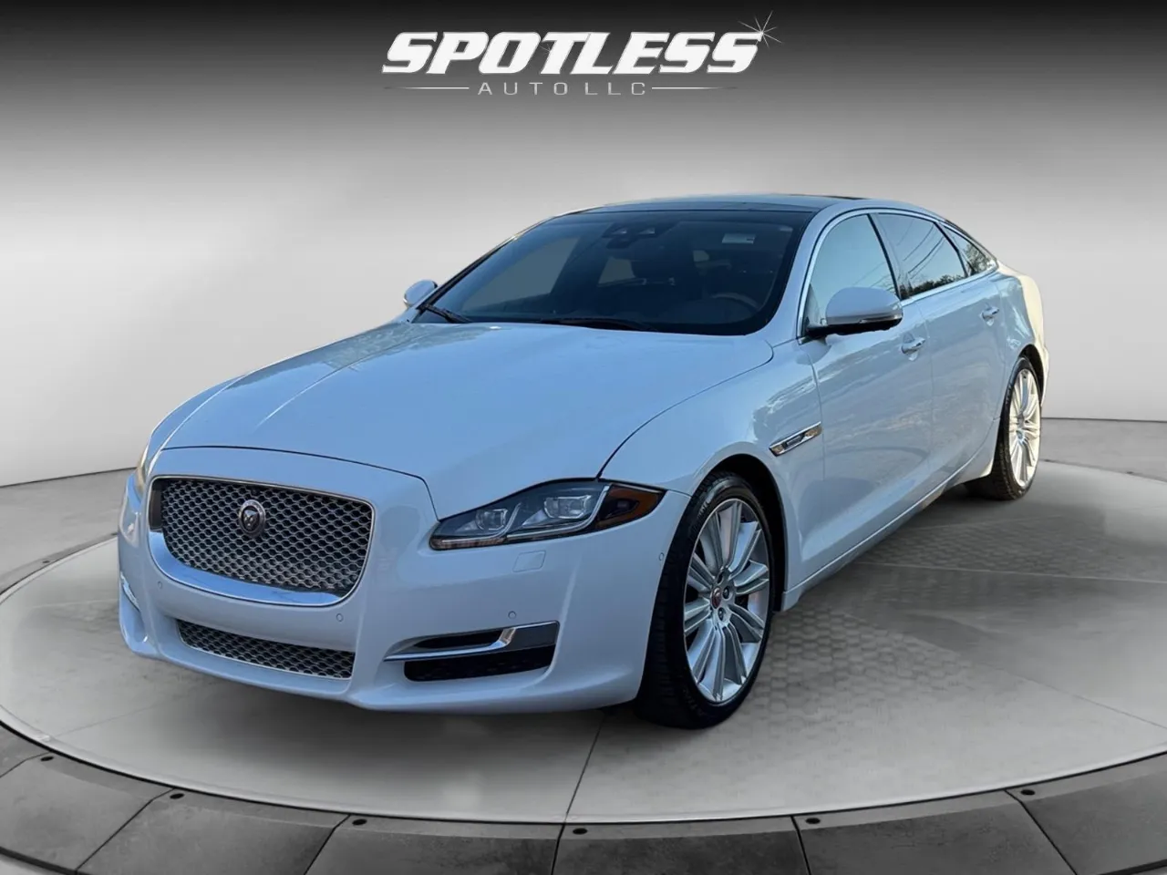 2018 Jaguar XJ Base's photo