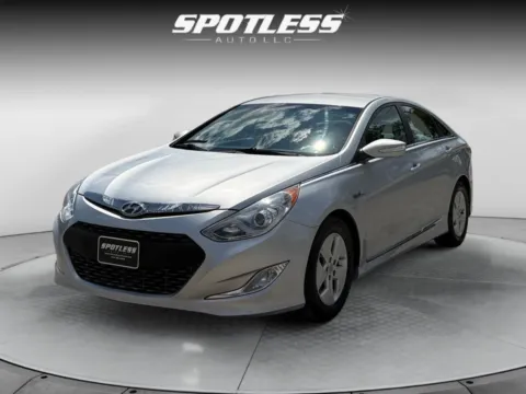 Silver 2012 Hyundai Sonata Hybrid for sale in San Antonio, TX