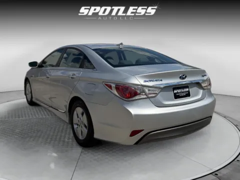 More photos of 2012 Hyundai Sonata Hybrid at Spotless Auto San Pedro, TX