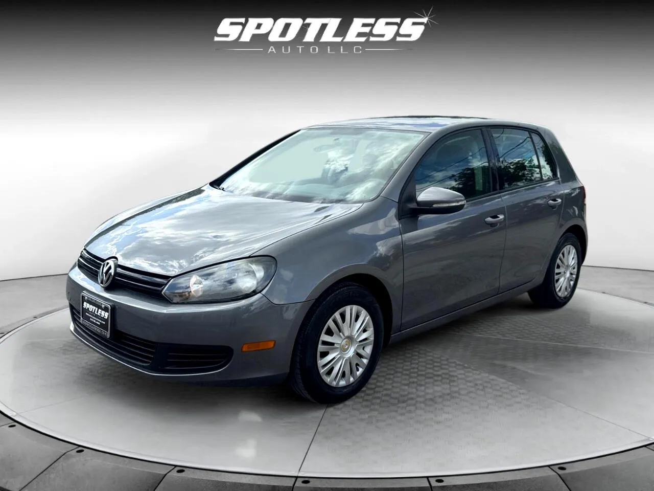 2010 Volkswagen Golf Base's photo