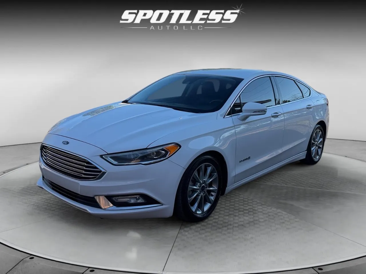 White 2017 Ford Fusion Hybrid SE for sale in San Antonio, TX