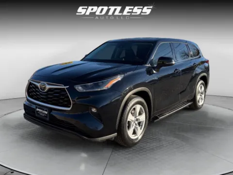 Black 2021 Toyota Highlander LE for sale in San Antonio, TX