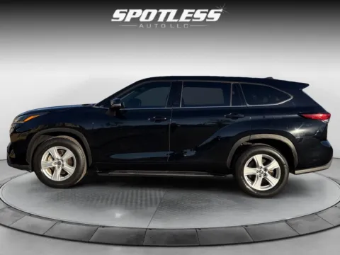 Another view of 2021 Toyota Highlander LE for sale in San Antonio, TX at Spotless Auto San Pedro