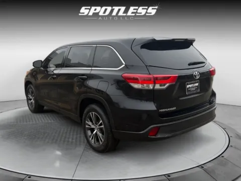 More photos of 2019 Toyota Highlander LE at Spotless Auto San Pedro, TX