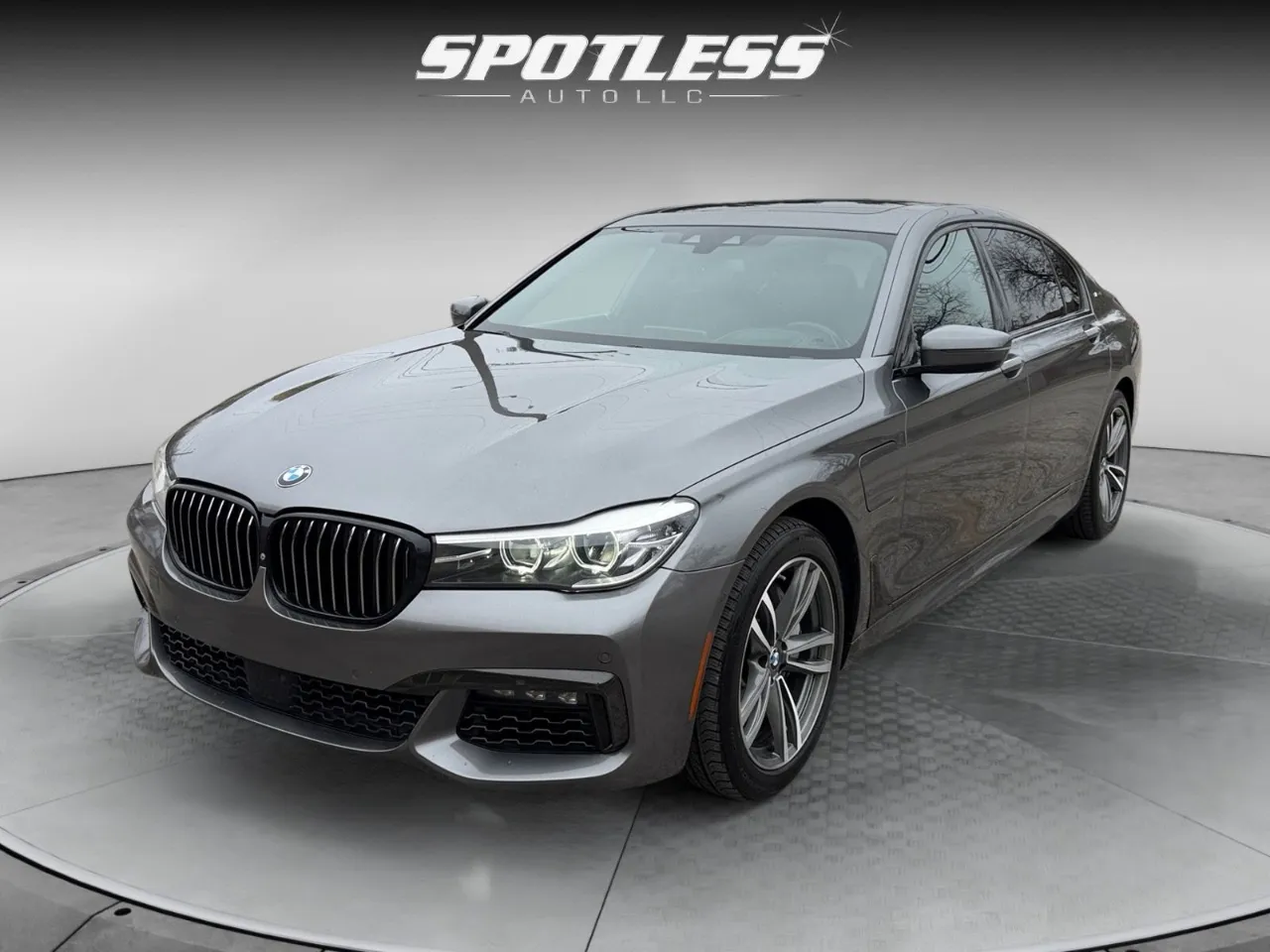 2017 BMW 7 Series 740e iPerformance xDrive's photo