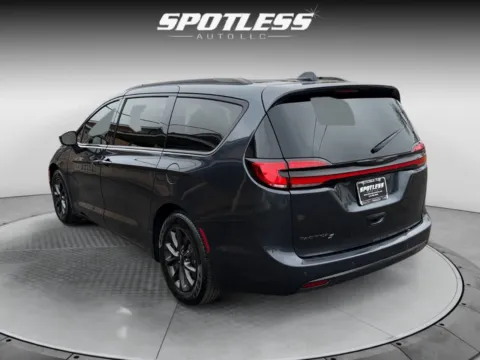More photos of 2021 Chrysler Pacifica Touring at Spotless Auto San Pedro, TX