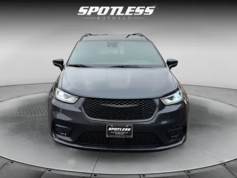 More photos of 2021 Chrysler Pacifica Touring at Spotless Auto San Pedro, TX